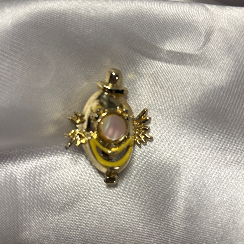Gold and Pink Brooch clown with Hat Design